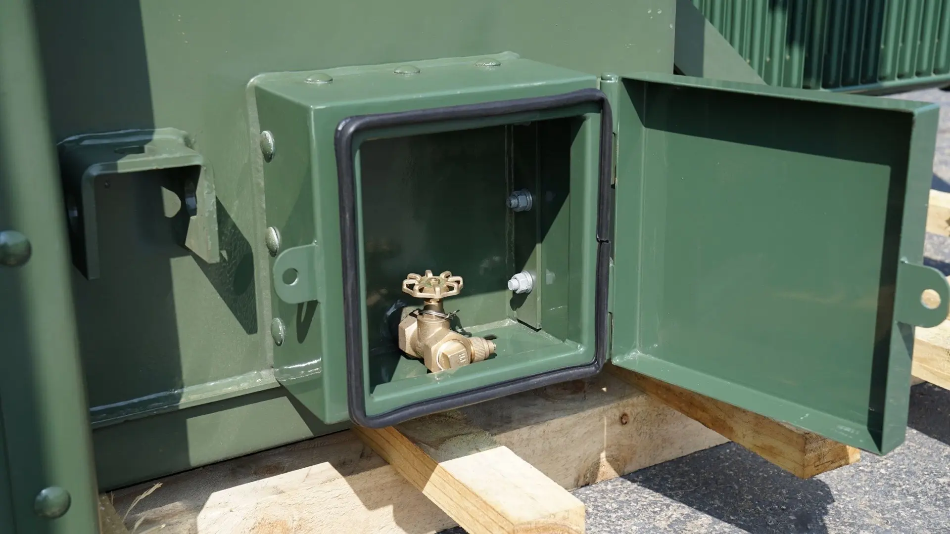 Internal Components Of An American Style Transformer 1