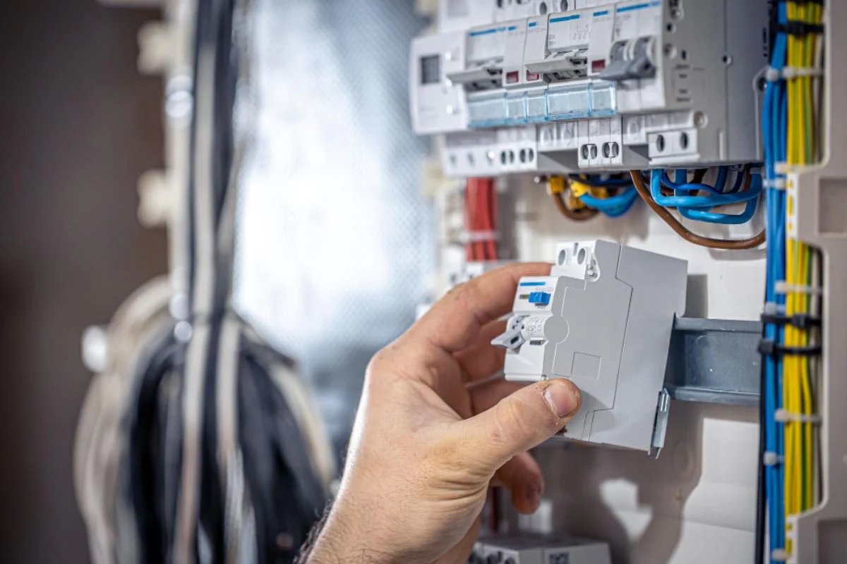 How To Choose Single Phase To 3 Phase Converter Transformer?